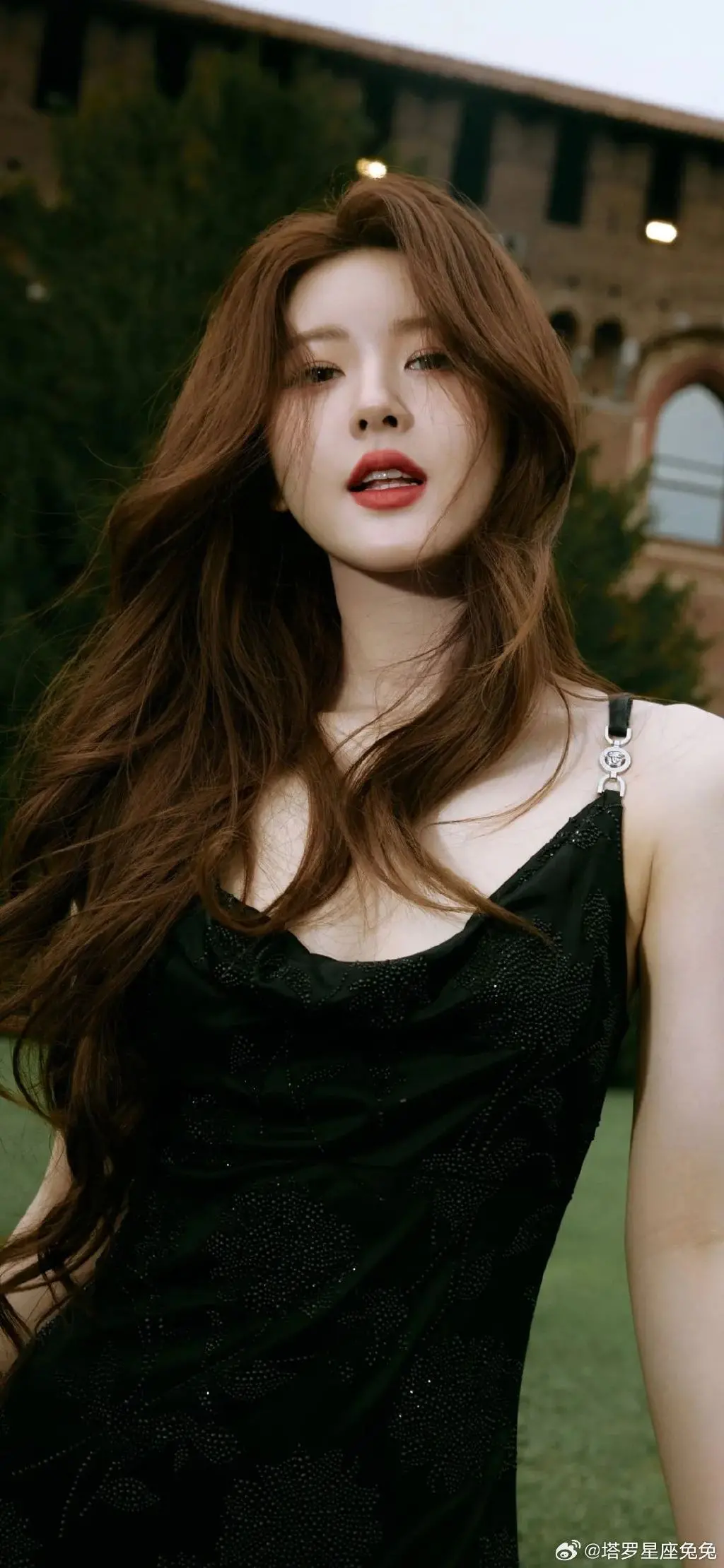 探索美容艺术的巅峰：《美颜大师》惊艳之旅