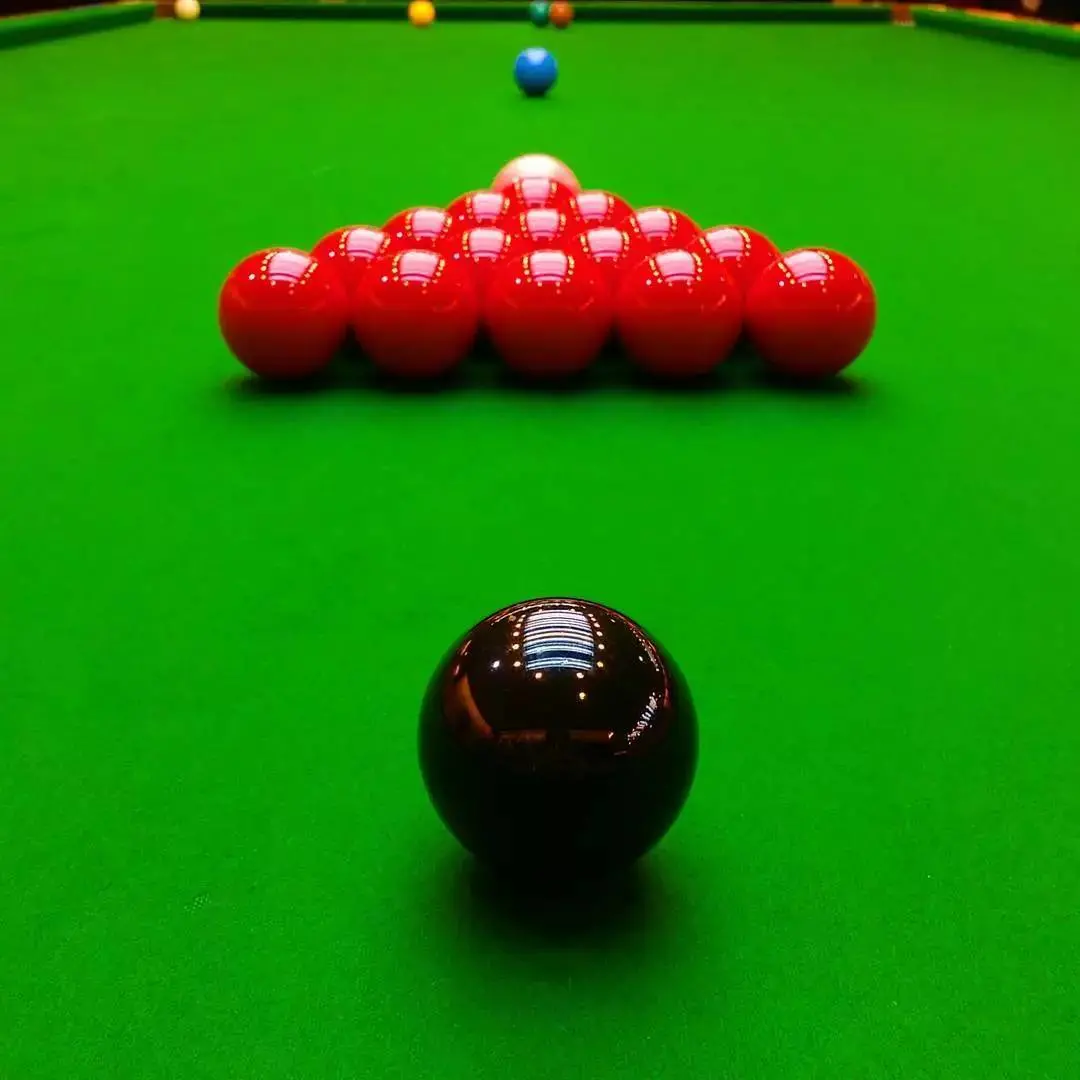 《2023斯诺克英格兰公开赛》：斯莱瑟VS张安达，谁能晋级？技术分析与精彩瞬间回顾！